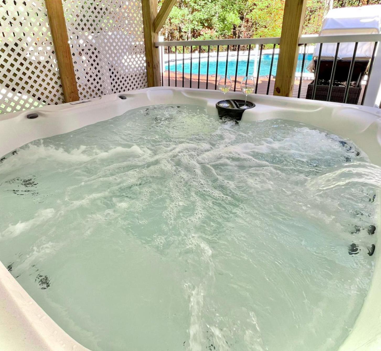 Gorgeous 4br With Hot Tub,pool& Sauna